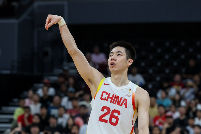 开云体育下载-报平安！朱俊龙末节受伤下场 赛后：伤病没事不用做核磁共振